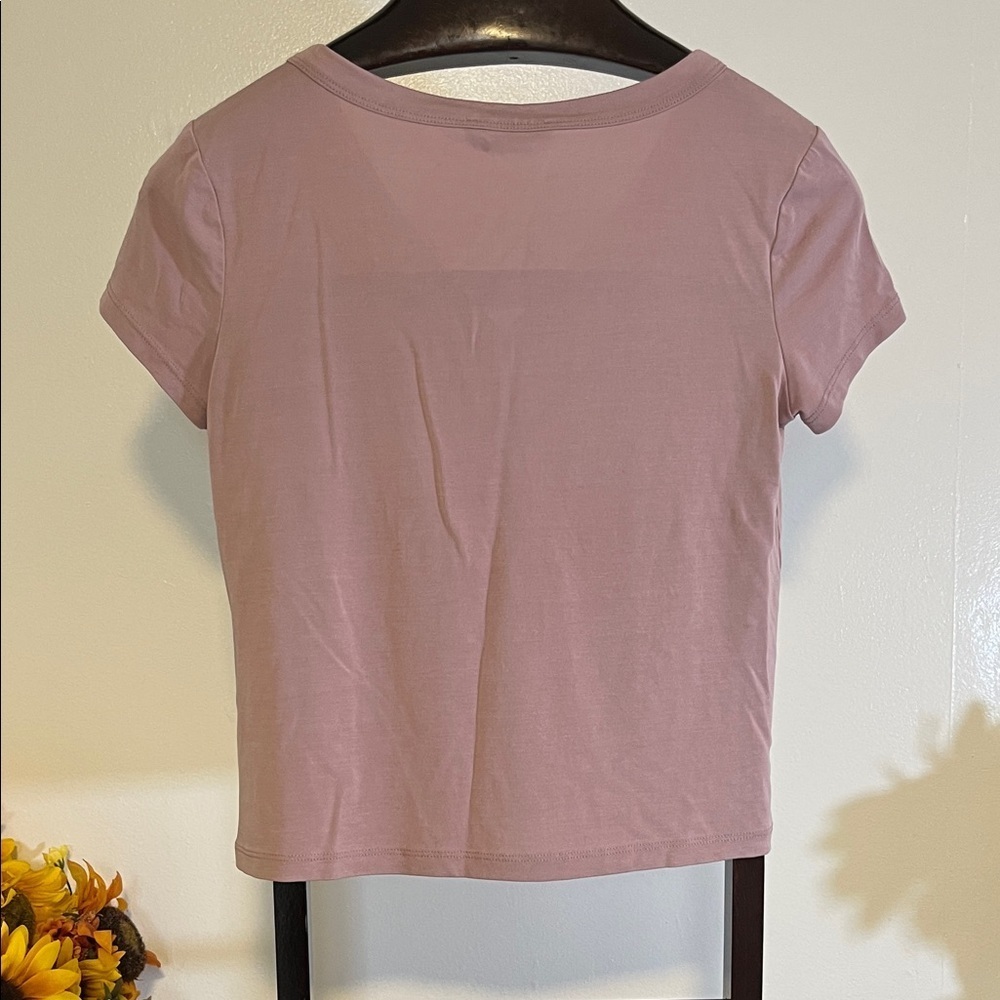🌸 Everyday casual meets chic comfort in this Pink Rose henley top! - Picture 5 of 5